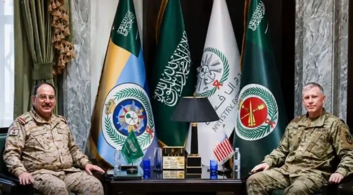 shefi-i-forcave-ajrore-saudite-takohet-me-zevendeskomandantin-e-centcom-it