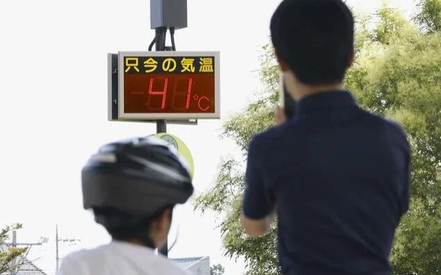 japonia-perjeton-nje-“dite-jashtezakonisht-te-nxehte”,-temperaturat-kalojne-40-grade-celsius