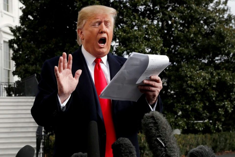 fjalimet-e-trump-it-si-skedinat-sportive?
