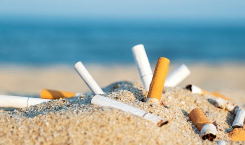 spanja-drejt-ndalimit-te-duhanit-dhe-cigareve-elektronike-ne-plazhe-e-ambiente-publike,-drafti-shkon-ne-kuvend