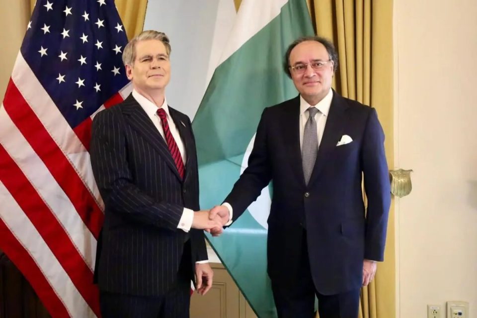 pakistani-kerkon-mbeshtetje-prej-10-miliarde-dollaresh-nga-shba-ja-per-te-forcuar-ekonomine