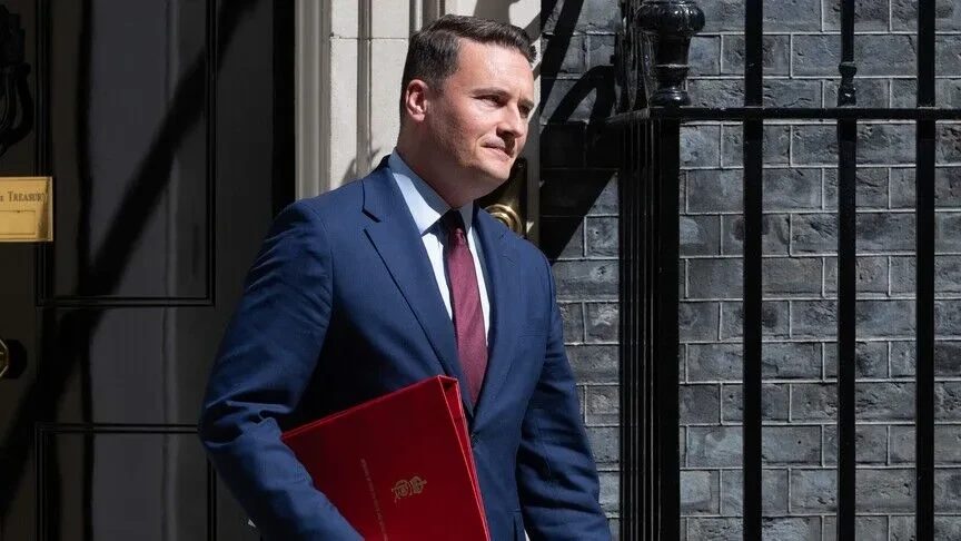 ministri-i-ri-britanik-i-mbrojtjes-mbron-deklaratat-e-tij-se-izraeli-ka-kryer-krime-lufte