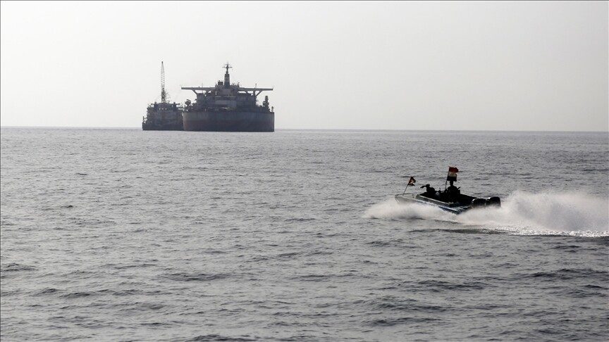 grupi-huthi-i-jemenit-shenjestron-me-raketa-dhe-drone-dy-cisterna-nafte-saudite