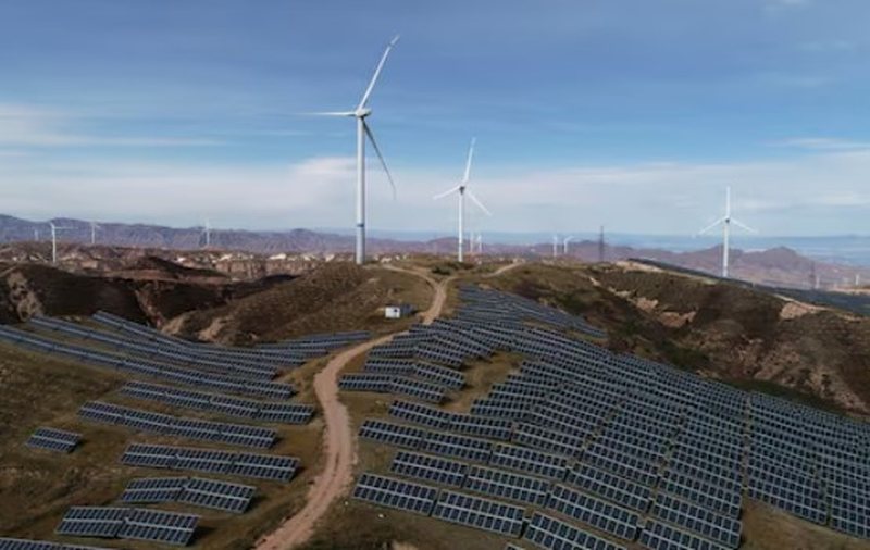 kina-do-te-rrise-prodhimin-e-energjise-nga-era-dhe-dielli-me-me-shume-se-50%-ne-pese-vjet