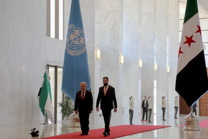 shefi-i-okb-se-takohet-me-presidentin-sirian-gjate-vizites-historike-ne-damask