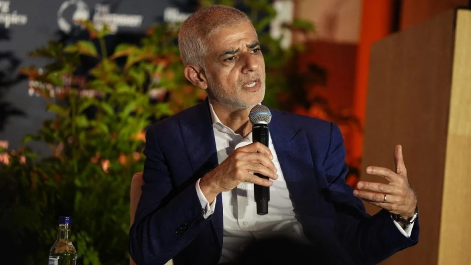 sadiq-khan:-netanyahu-po-kryen-gjenocid-dhe-nuk-eshte-i-mirepritur-ne-londer