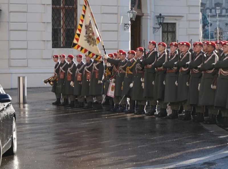 austria-planifikon-te-zgjase-sherbimin-ushtarak-nga-gjashte-ne-nente-muaj