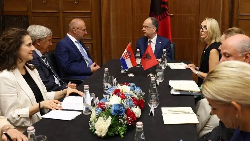 begaj-takon-kryediplomatin-kroat:-bashkepunimi-mbetet-i-rendesishem-per-paqen-dhe-sigurine-ne-rajon