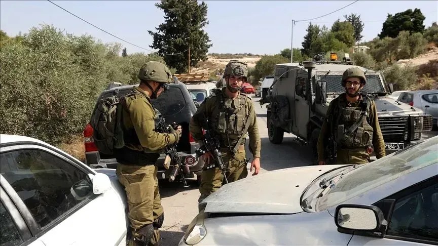 pushtuesit-izraelite-bastisin-zonat-prane-nablusit-ne-bregun-perendimor-verior-nen-mbrojtjen-e-ushtrise