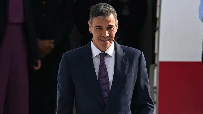 spanja-mobilizon-te-gjitha-burimet-ndersa-mijera-emigrante-perpiqen-te-hyjne-ne-ceuta-nga-maroku