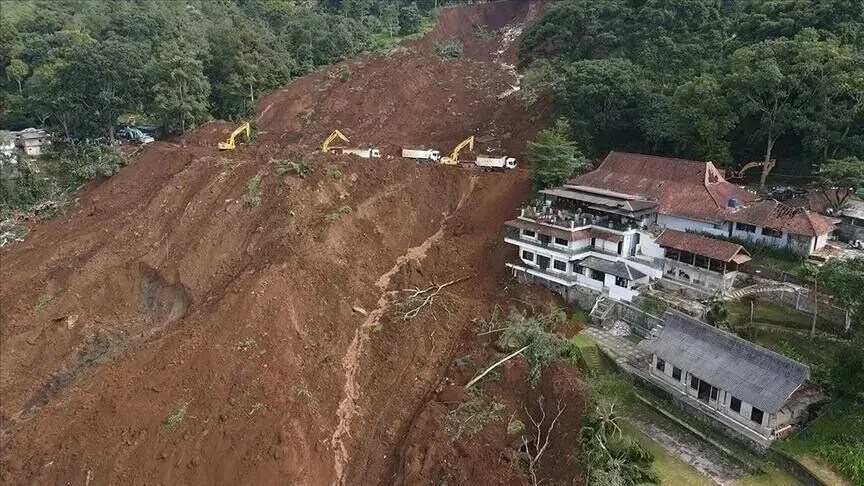 numri-i-te-vdekurve-nga-rreshqitja-e-dheut-ne-chongqing-te-kines-rritet-ne-51,-10-te-zhdukur