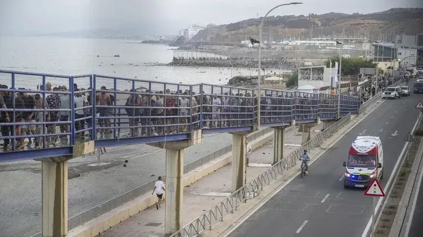 mbi-40-mije-emigrante-nga-maroku-kane-hyre-kohet-e-fundit-ne-enklaven-spanjolle-ceuta