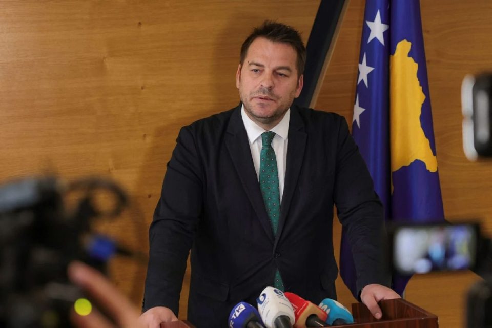 a-u-gjet-vaj-palme-ne-qumeshtin-vita?-–-flet-ministri-muja