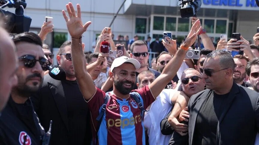 mohamed-salah-mes-bisedimeve-per-transferim-drejtuar-tifozeve-te-trabzonsporit:-“shihemi-shume-shpejt”