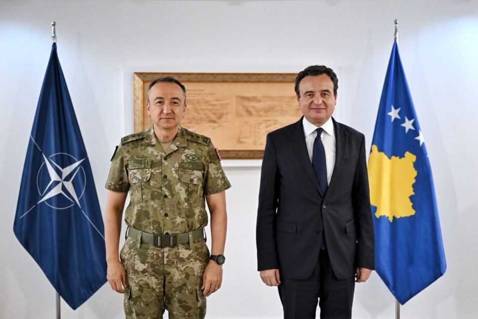 kurti-dhe-ulutas-flasin-per-sigurine-ne-vend