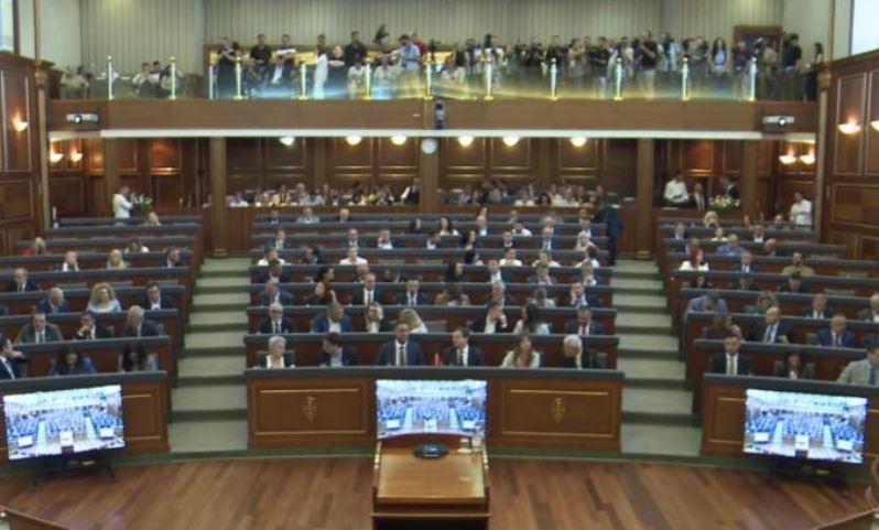 seanca-konstituive-e-kuvendit-te-kosoves/-palet-flasin-per-negociatat,-optimiste-per-arritjen-e-nje-marreveshjeje