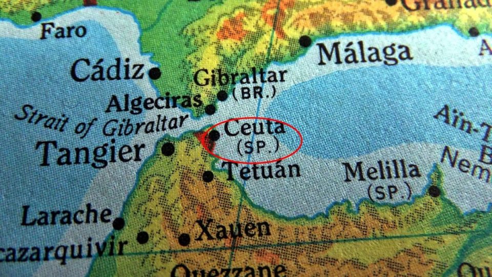 spanja-po-heton-mundesine-e-nje-tjeter-kalimi-masiv-te-migranteve-ne-ceuta-me-15-gusht