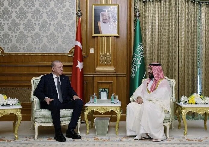 presidenti-erdogan-takohet-ne-meke-me-princin-e-kurores-se-arabise-saudite-bin-salman