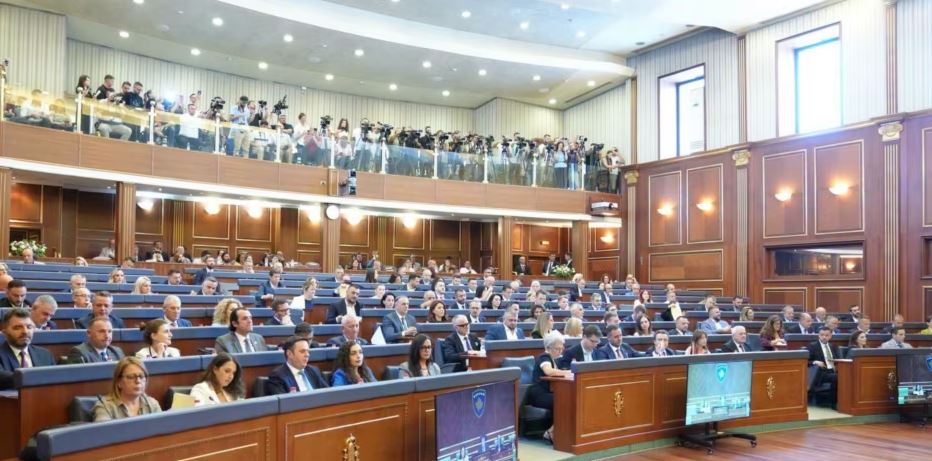 kuvendi-i-kosoves-mbetet-pa-u-konstituuar/-seanca-vazhdon-te-shtunen,-megjithese-afati-kushtetues-perfundon-ne-mesnate
