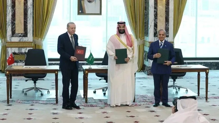 turqia,-arabia-saudite-dhe-pakistani-nenshkruajne-marreveshje-te-perbashket-te-mbrojtjes-ne-samitin-e-mekes