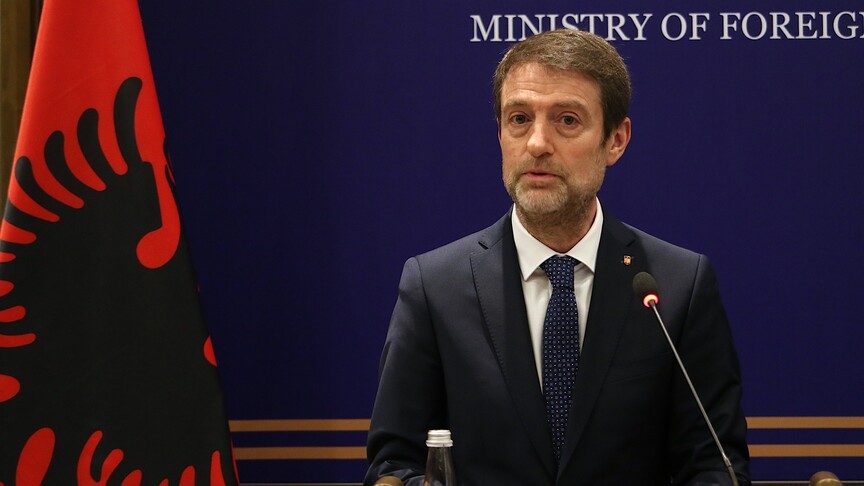 hoxha-per-debatin-mbi-ibrin:-lumenjte-duhet-te-sjellin-uje,-jo-kercenime