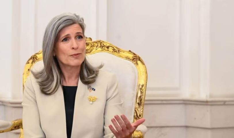 albulena-haxhiu-pret-senatoren-amerikane-joni-ernst/-zyrtarja-e-larte-takim-edhe-me-komandantin-e-kfor-it