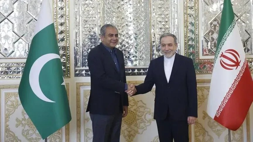 ministri-i-brendshem-pakistanez-drejt-teheranit-per-bisedime-mes-perpjekjeve-te-ndermjetesimit-iran-shba