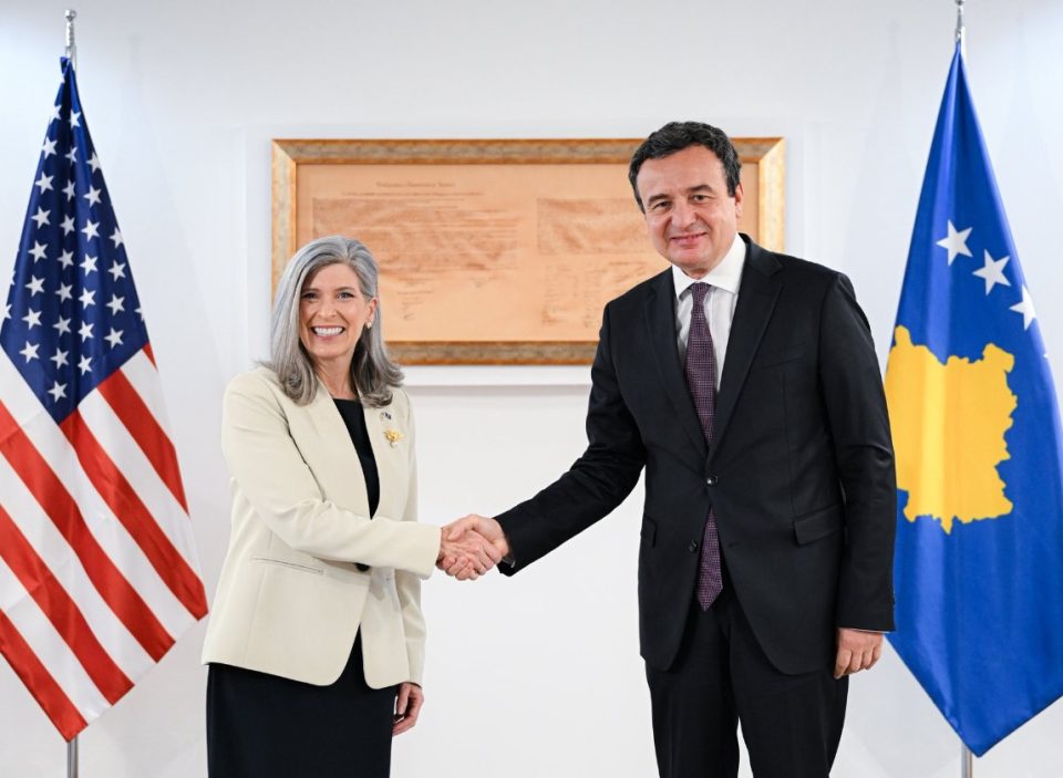 kurti-pas-takimit-me-senatoren-ernst:-bondsteel-duhet-te-behet-baze-e-perhershme-amerikane-ne-kosove