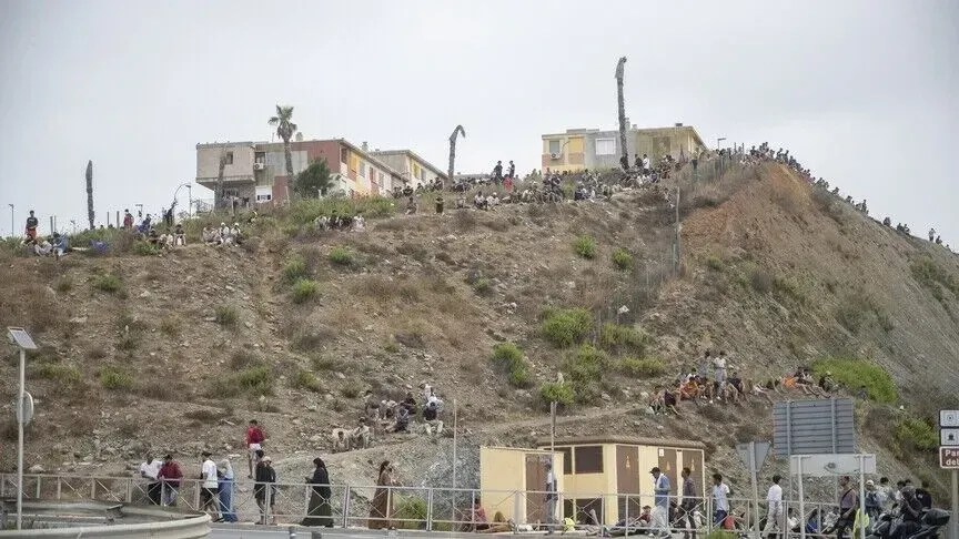 spanja-paralajmeron-emigrantet:-mos-rrezikoni-jetet-mes-thirrjeve-per-nje-kalim-te-ri-ne-ceuta