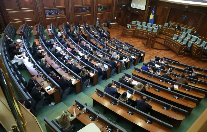 kriza-politike-ne-kosove/-ngerci-per-konstituimin-e-kuvendit-hyn-ne-nje-faze-te-re:-pdk-ja-kerkon-seance,-lvv-ja-marreveshje