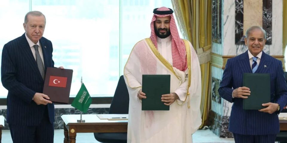 perse-arabia-kundershton-perfshirjen-e-egjiptit-ne-marreveshjen-e-mekes?