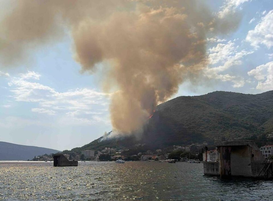 zjarr-i-fuqishem-ne-mal-te-zi,-flaket-rrezikojne-zonat-e-banuara