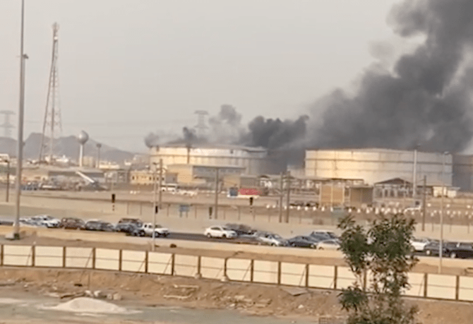 grupi-huthi-pretendon-se-ka-goditur-me-drone-rafinerine-e-kompanise-saudite-aramco-ne-xhizan