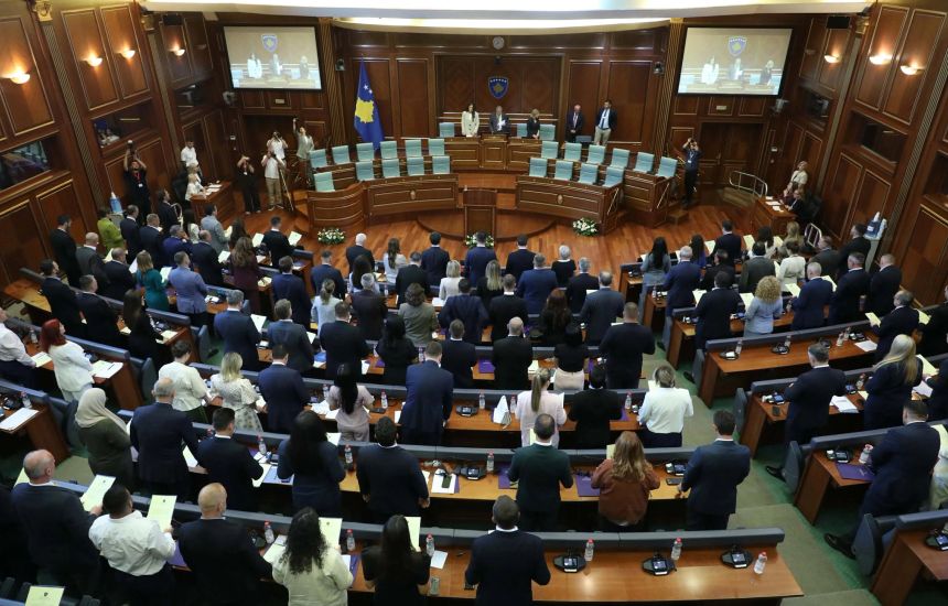 ngerci-politik-ne-kosove/-pdk,-aak-dhe-ldk-kerkojne-sa-me-shpejt-vazhdimin-e-seances-konstituive