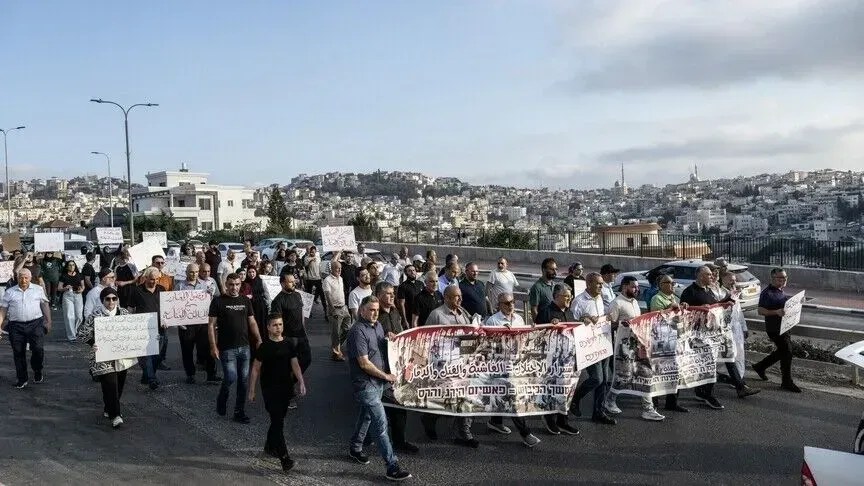palestinezet,-se-bashku-me-aktiviste-te-huaj-dhe-izraelite-protestojne-ne-qusra-te-bregut-perendimor