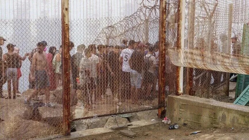 maroku-ndalon-111-migrante-pas-perpjekjes-per-kalim-masiv-drejt-ceutes-spanjolle