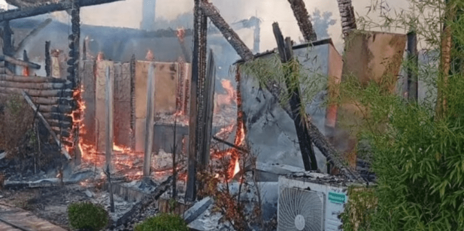 zjarri-shkrumbon-resortin-ne-rrugen-sarande-syri-i-kalter