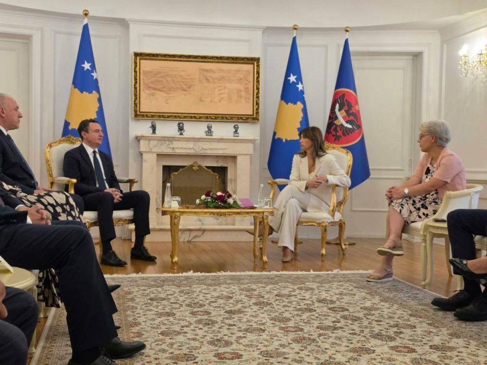 haxhiu-nis-konsultimet-per-presidentin,-ne-takim-kurti,-gervalla-dhe-kusari-lila