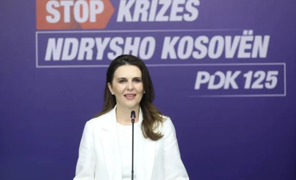 ushtruesja-e-detyres-se-presidentit,-haxhiu-takim-me-partite-ne-pushtet/-citaku:-fotografi-e-nje-partie-politike-te-papergjegjshme