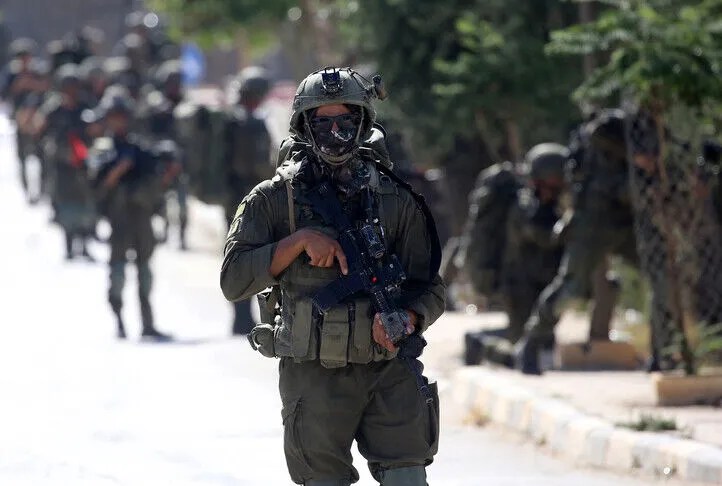 izraeli-arreston-22-palestineze-ne-bregun-perendimor-te-pushtuar,-perfshire-nje-gazetar