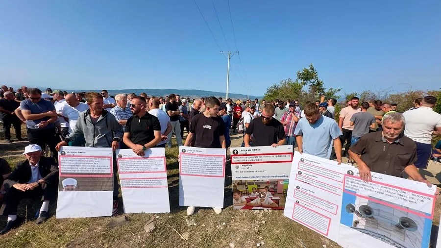 proteste-kunder-ndertimit-te-nje-kishe-ne-zogaj:-levizja-e-decanit-po-na-percane