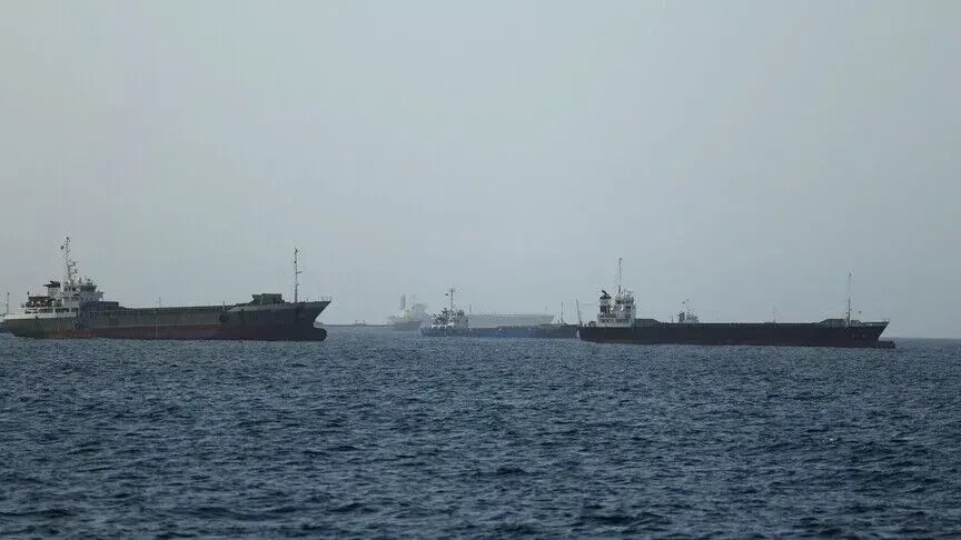 irani-paralajmeron-se-anijet-qe-shkelin-rregullat-e-tranzitit-te-hormuzit-rrezikojne-ndalimin-dhe-sekuestrimin