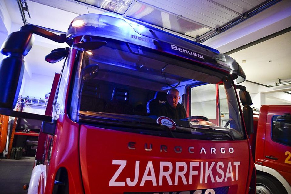 zjarr-prej-dy-ditesh-ne-afersi-te-volljakut,-nga-fshati-kerkohet-nderhyrje-urgjente-–