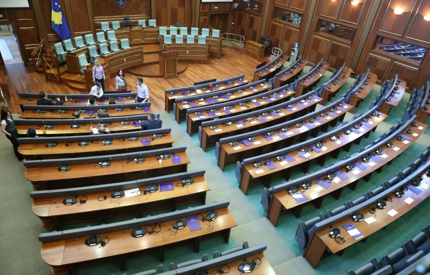 ngerci-politik-ne-kosove/-pdk-dhe-aleanca-serish-ne-kuvend:-shteti-nuk-eshte-prone-private-e-askujt
