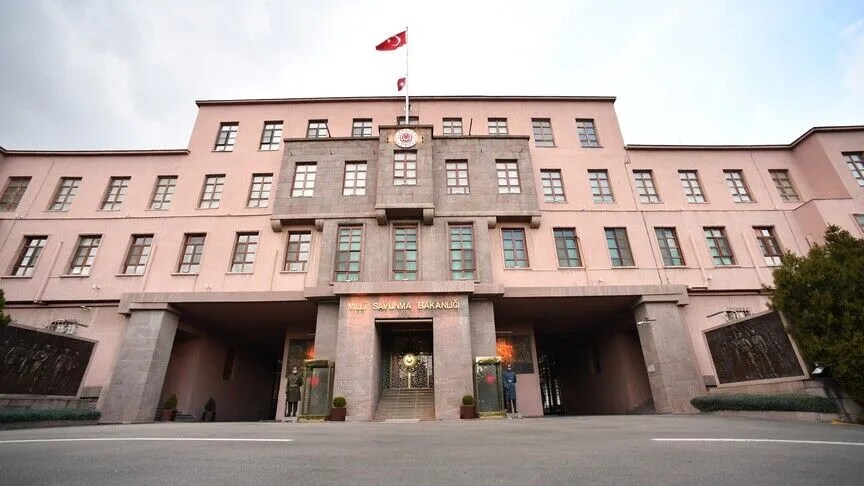 ministria-turke-e-mbrojtjes-mirepret-shperberjen-e-sdf-se-dhe-integrimin-e-saj-ne-institucionet-shteterore-siriane