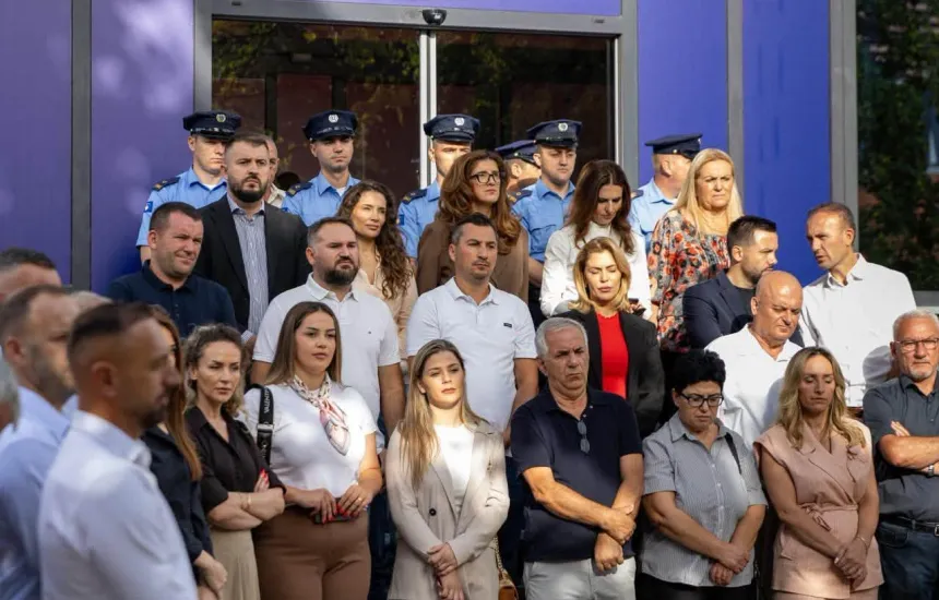 kosove/-pdk-para-nderteses-se-qeverise:-bllokada-e-institucioneve-po-demton-edhe-komunat