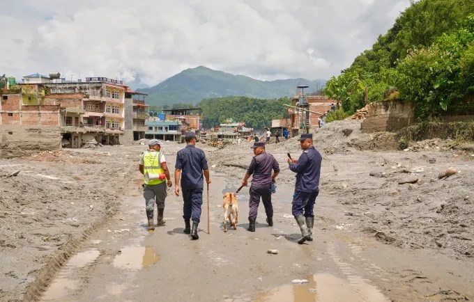 nepali-paralajmeron-rrezik-nga-permbytje-te-reja