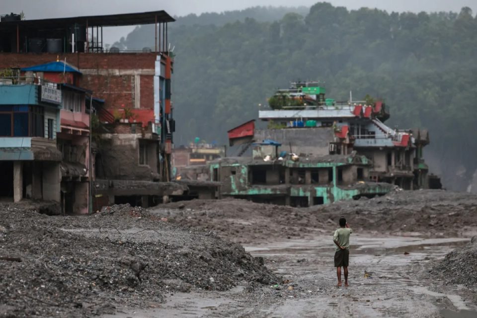 shba-premton-3.6-milione-dollare-ndihme-humanitare-per-nepalin-e-goditur-nga-permbytjet