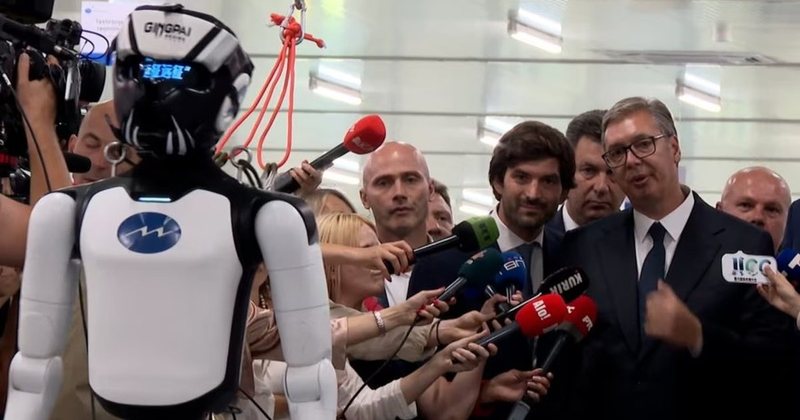 vucic:-robotet-kineze-se-shpejti-ne-ushtrine-serbe