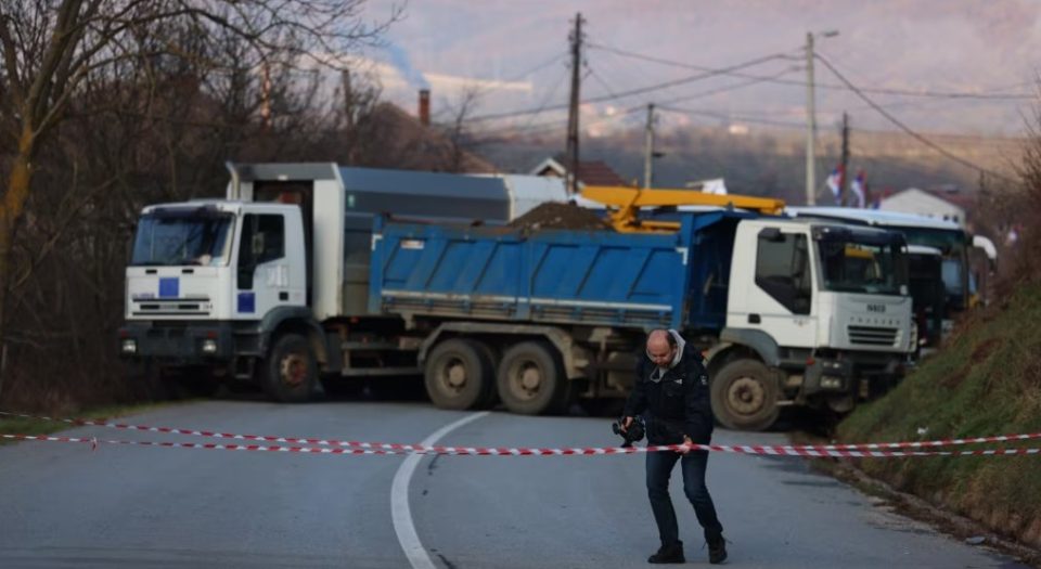 barrikadat-ne-veri-te-kosoves,-denohen-dy-nga-6-te-pandehurit-serbe!-gjykimi-per-4-te-tjeret-nis-ne-shtator